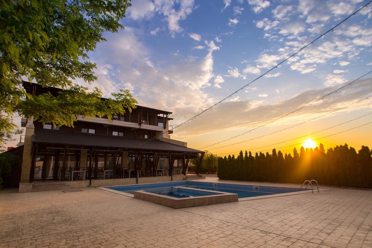 Pensiunea Sara Focşani Exterior foto